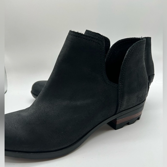 Sorel  Lola  Boot Size 8.5 suede / Leather Rain Bootie Cutouts Chealse boot - Picture 6 of 8